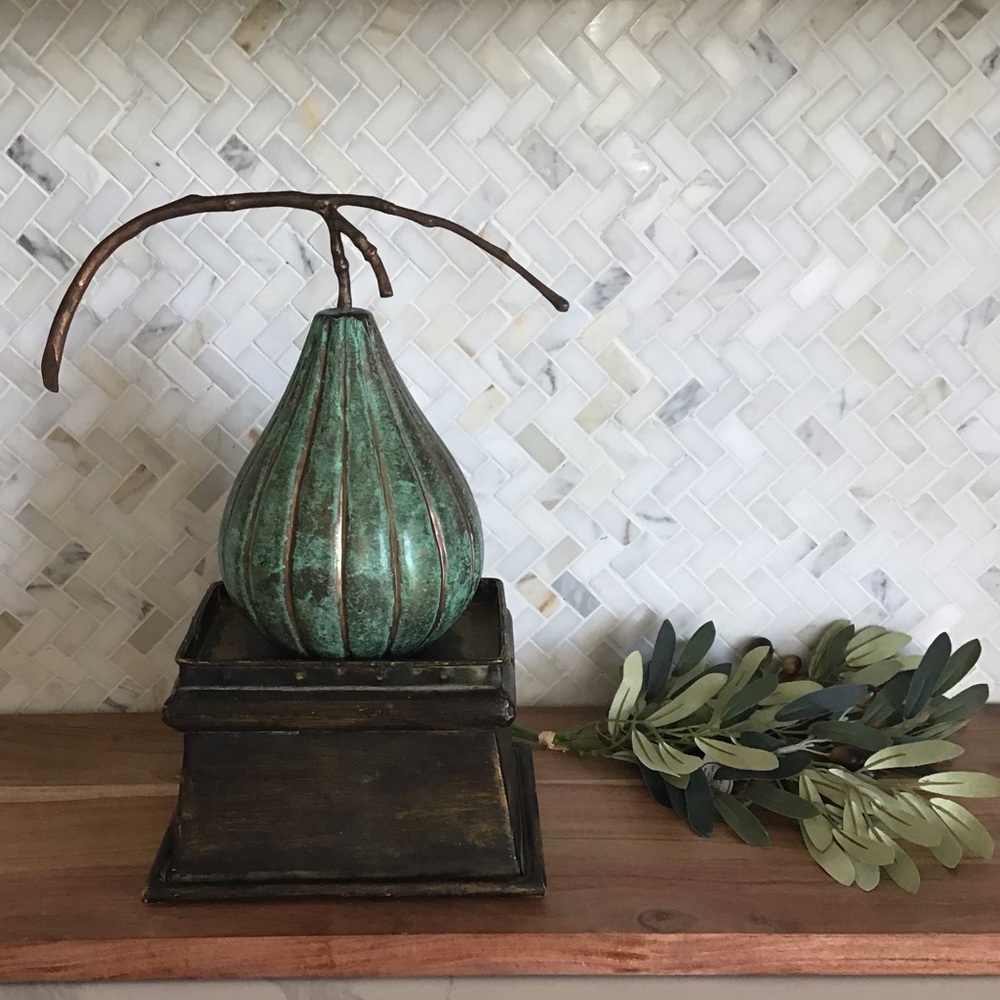Green Metal Distressed Pear With Metal Stand